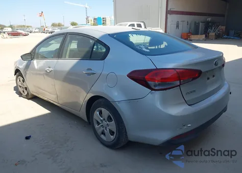 2017 Kia Forte Lx z USA, uszkodzony, nr VIN 3KPFK4A77HE144798